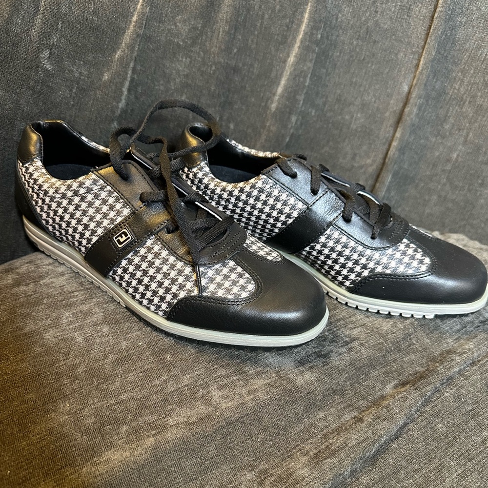 NWOT FootJoy casual collection Black and White Houndstooth Golf Shoes.  Women 6